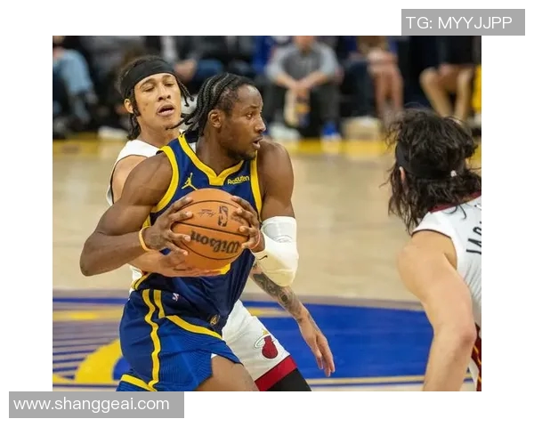 勇士与热火夏季联赛精彩对决展现年轻球员潜力与团队配合