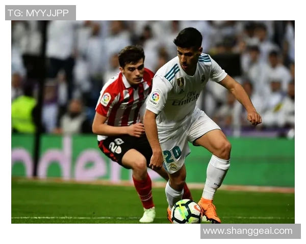 哈维西蒙斯的崛起之路：从青年才俊到足球界新星的传奇故事