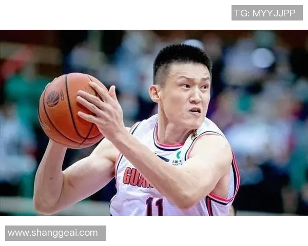 周鹏的篮球之路：从青涩少年到CBA传奇的奋斗与荣耀