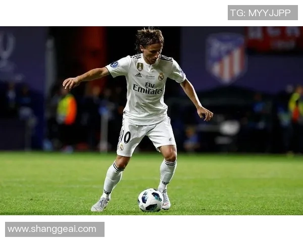 莫德里奇：足球场上的魔术师如何重塑中场游戏的艺术与魅力