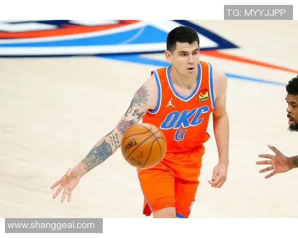 雷霆与爵士激战正酣NBA赛场精彩瞬间回顾与分析