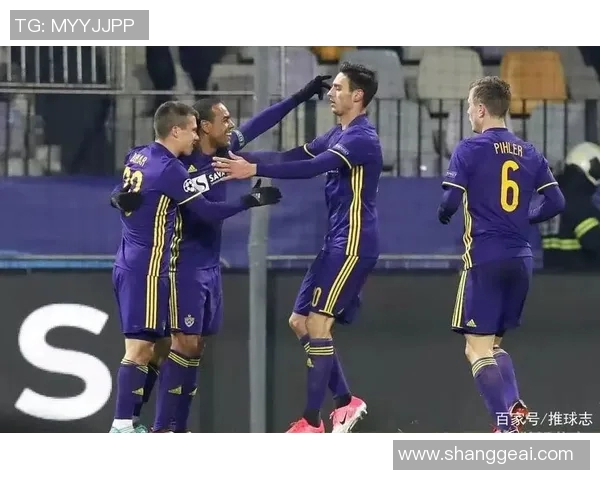 马里博尔与罗森博格的激烈对决展现足球魅力与战术智慧 马里博尔与罗森博格的激烈对决展现足球魅力与战术智慧