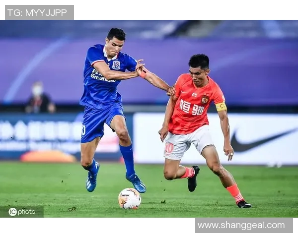 2016赛季恒大与申花巅峰对决回顾及精彩瞬间分析