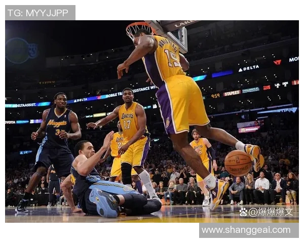 07年火箭与湖人对决的经典时刻与传奇球员的精彩表现回顾 07年火箭与湖人对决的经典时刻与传奇球员的精彩表现回顾