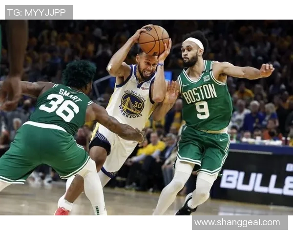 夏季联赛精彩对决湖人队与国王队的激烈较量回顾与分析